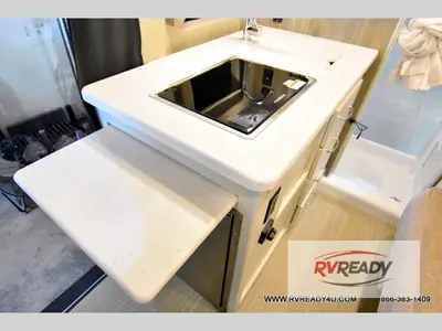 2022 Thor Motor Coach Rize photo 28