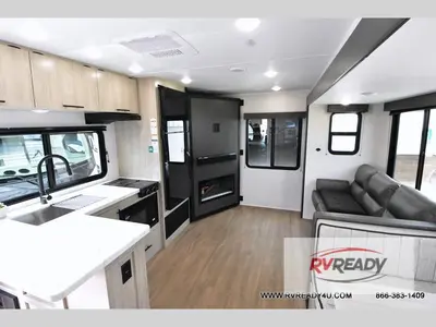 2027 East to West Della Terra photo 8