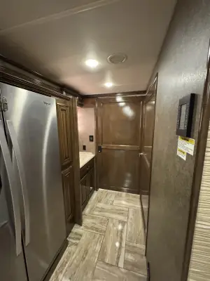 2017 THOR MOTOR COACH VENETIAN photo 4
