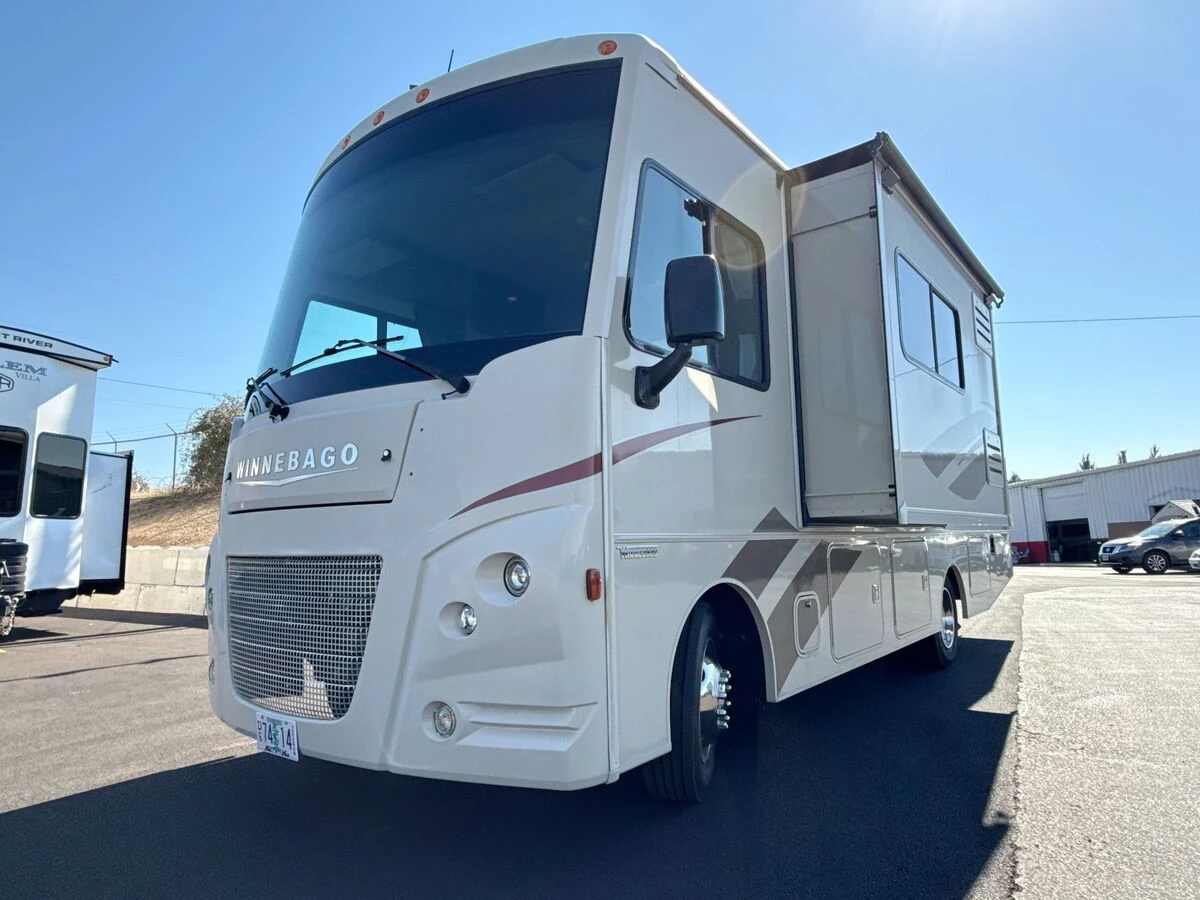 2018 Winnebago Vista exterior