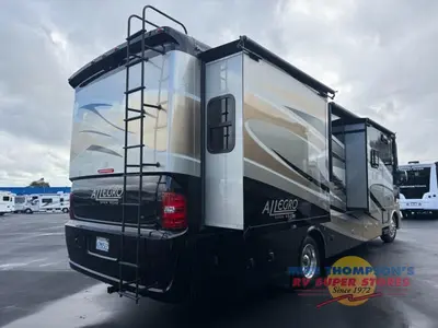 2013 Tiffin Motorhomes Allegro photo 2