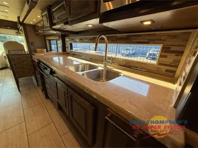 2019 Tiffin Motorhomes Allegro Breeze photo 13
