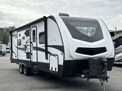 2019 Winnebago Minnie Plus photo 3