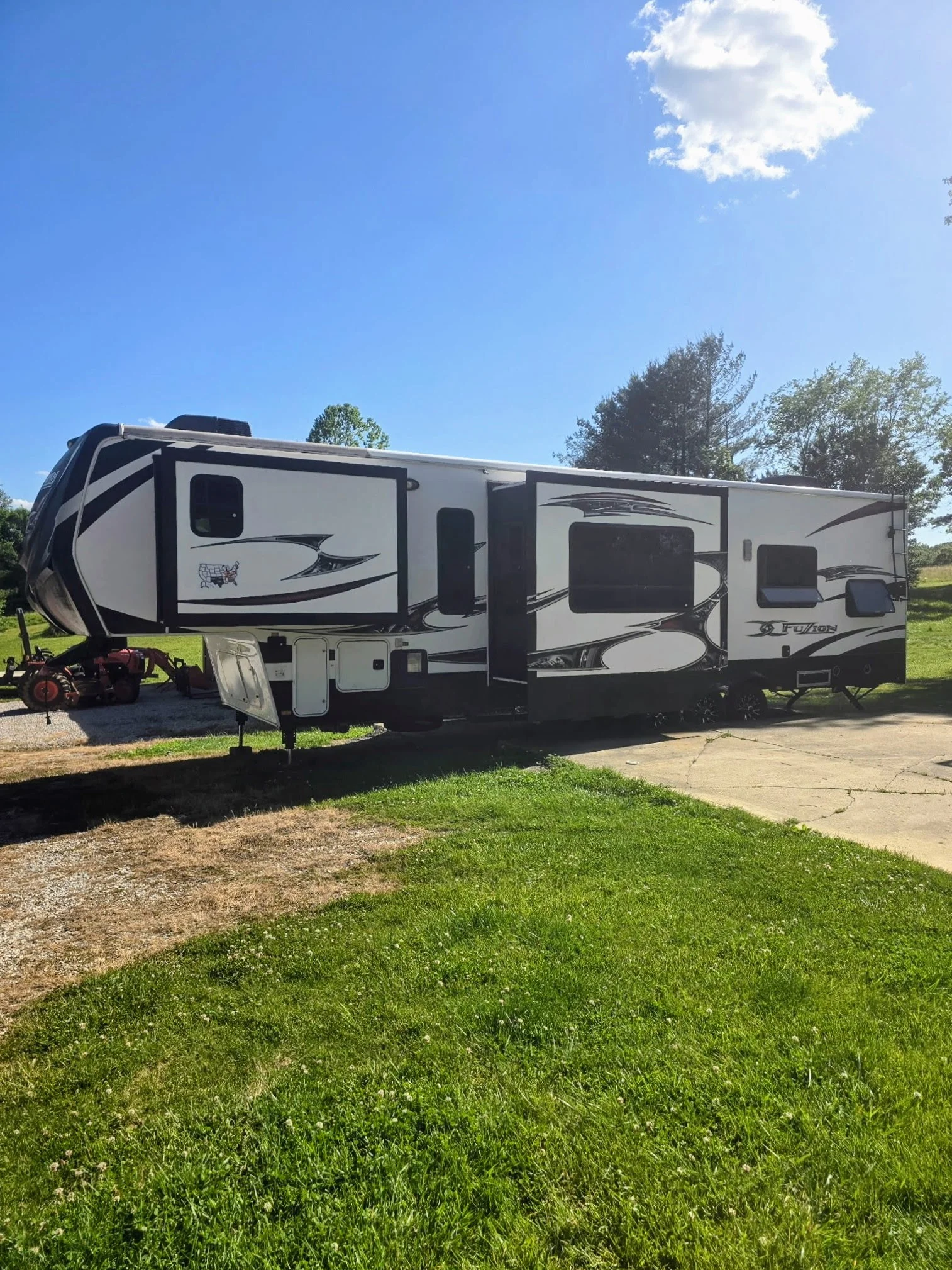 2013 KEYSTONE FUZION exterior