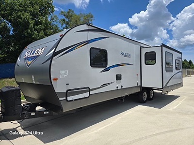 Used 2018 Forest River Salem 27RLSS