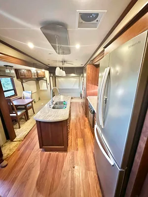 Used 2015 Lifestyle Campers Luxury 37CKSL