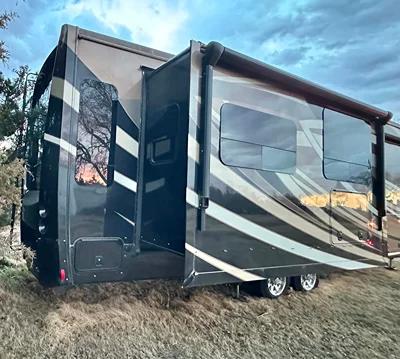 2015 LIFESTYLE CAMPERS LUXURY photo 16