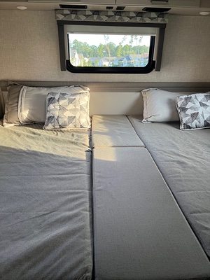 2025 THOR MOTOR COACH GENEVA CLASS A photo 8