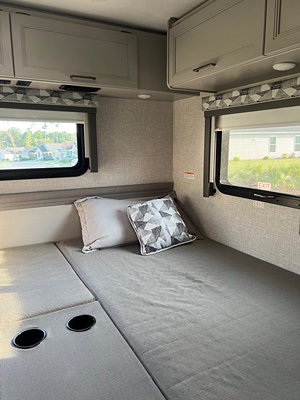 2025 THOR MOTOR COACH GENEVA CLASS A photo 5