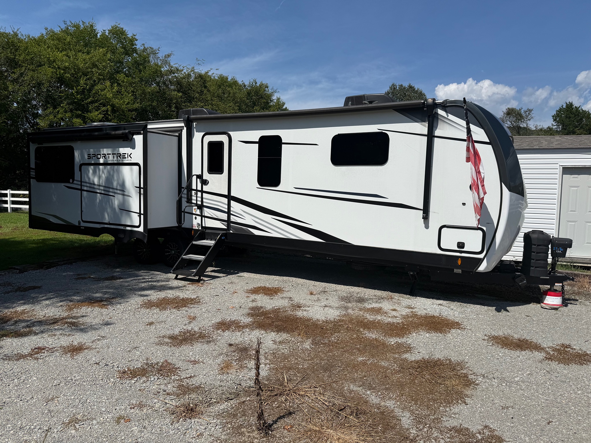 2025 VENTURE RV SPORTTREK TOURING exterior