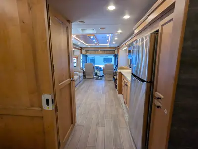 2023 Tiffin Motorhomes Allegro Red photo 38
