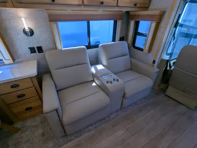2023 Tiffin Motorhomes Allegro Red photo 17