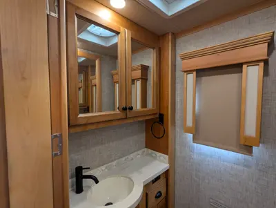 2023 Tiffin Motorhomes Allegro Red photo 22