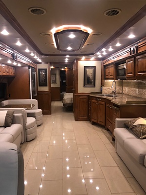 2016 TIFFIN MOTORHOMES PHAETON photo 3