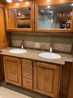 2016 TIFFIN MOTORHOMES PHAETON photo 9