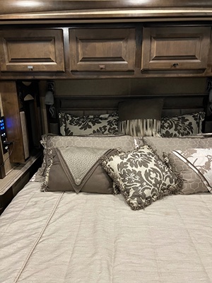 2018 TIFFIN MOTORHOMES PHAETON photo 15