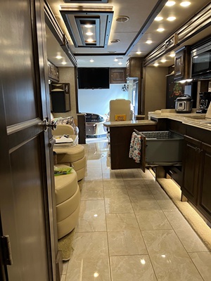 2018 TIFFIN MOTORHOMES PHAETON photo 4