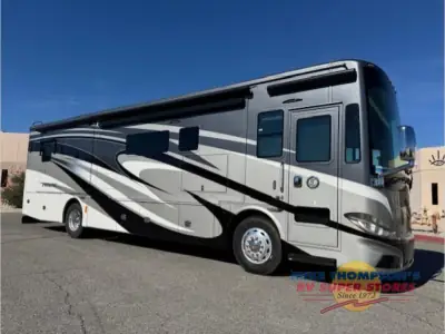 2017 TIFFIN MOTORHOMES PHAETON photo 3