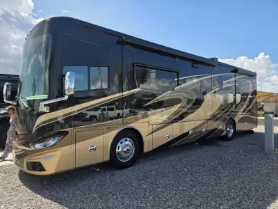 2017 TIFFIN MOTORHOMES PHAETON photo 2