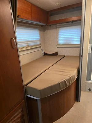 2006 ITASCA NAVION photo 9