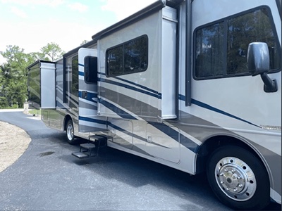 Used 2015 Winnebago Itasca 40AD