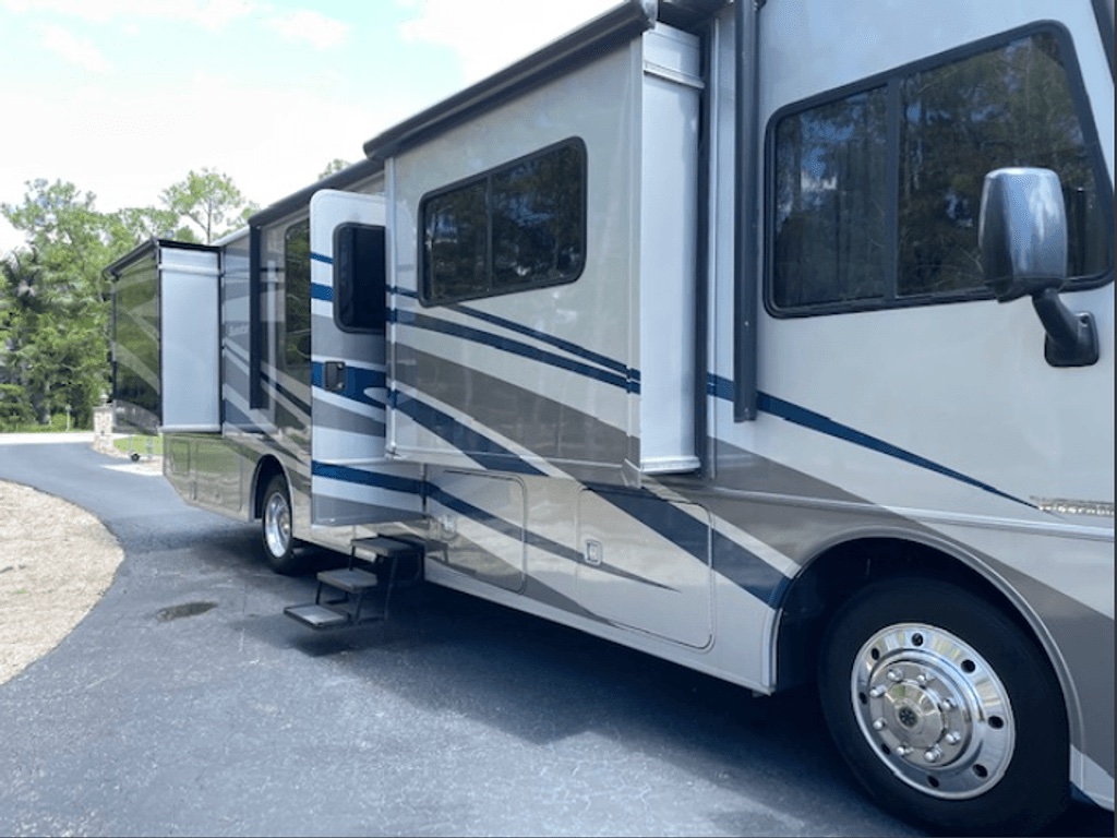 2015 WINNEBAGO ITASCA exterior