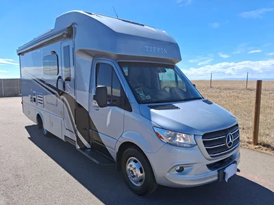 2023 TIFFIN MOTORHOMES WAYFARER photo 2