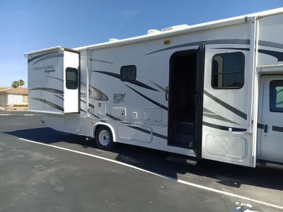 2015 HOLIDAY RAMBLER AUGUSTA photo 2