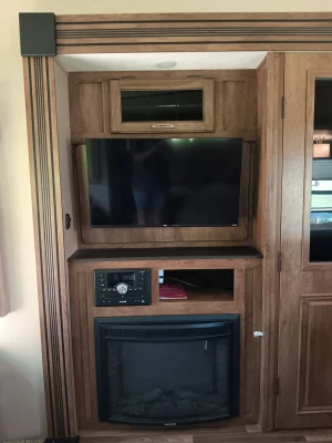 2018 COACHMEN CHAPARRAL LITE photo 8