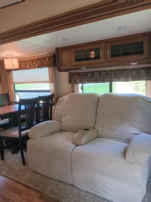 2018 COACHMEN CHAPARRAL LITE photo 6