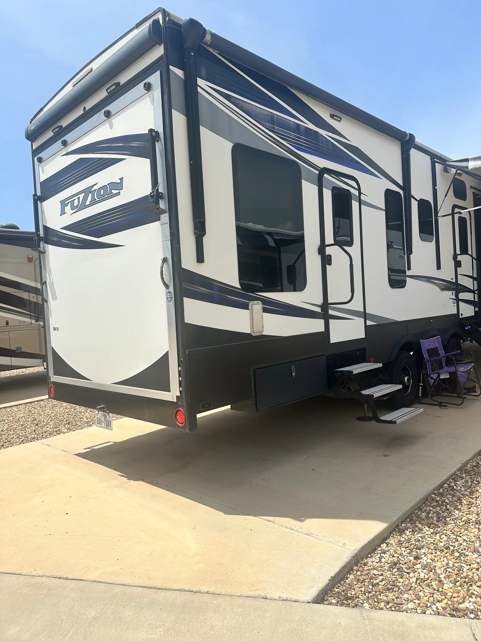 2018 KEYSTONE FUZION exterior
