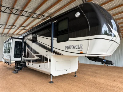 Used 2015 Jayco Pinnacle 36 Reqs