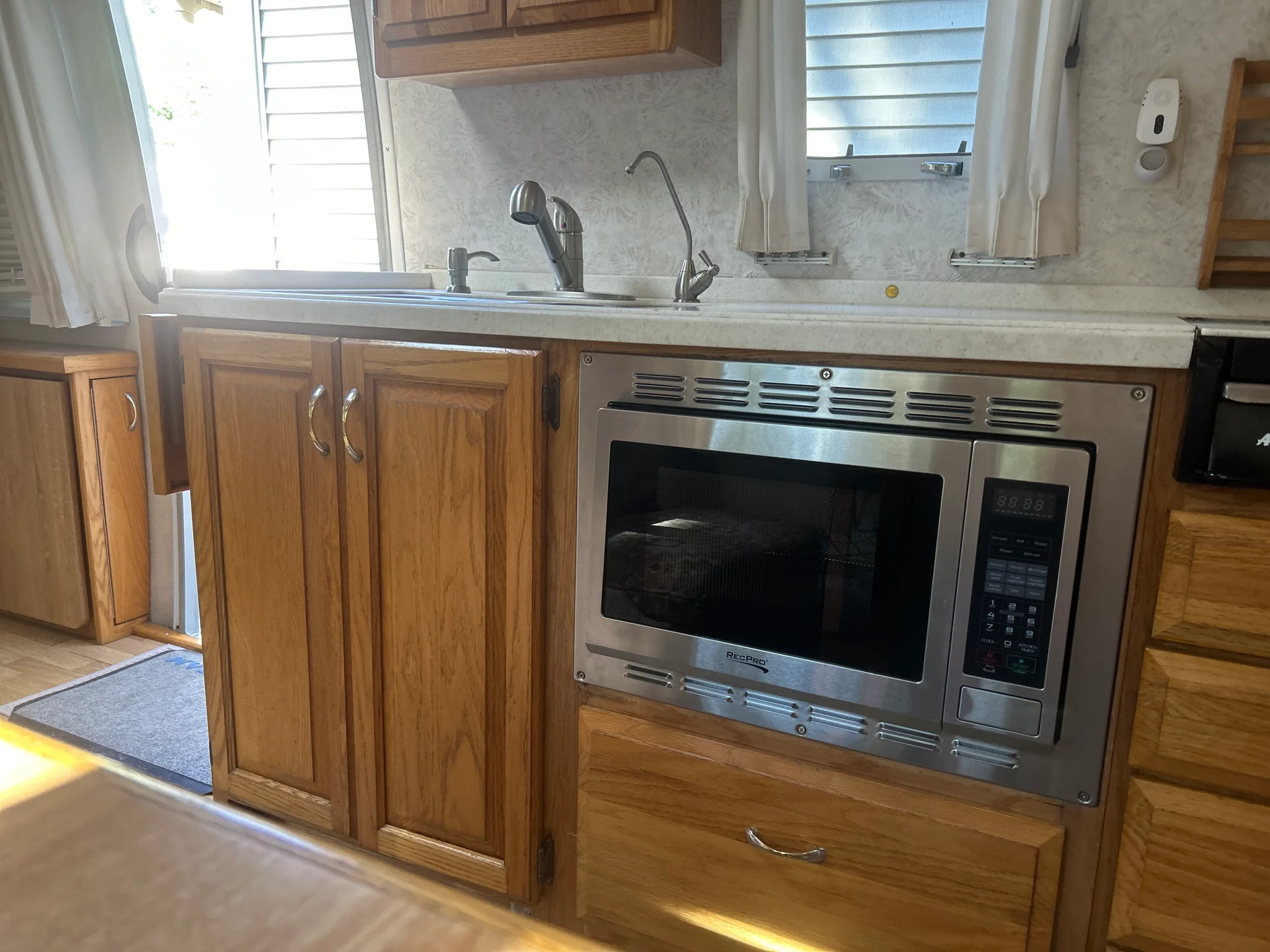 2004 AIRSTREAM CLASSIC exterior