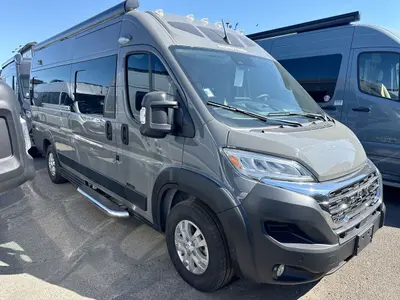 New 2025 Roadtrek Play+