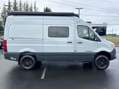 2027 Tiffin Motorhomes GH1 photo 10