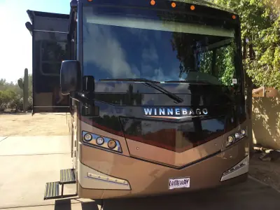 2017 WINNEBAGO FORZA photo 2