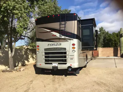 2017 WINNEBAGO FORZA photo 4