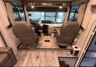 2022 THOR MOTOR COACH HURRICANE photo 6