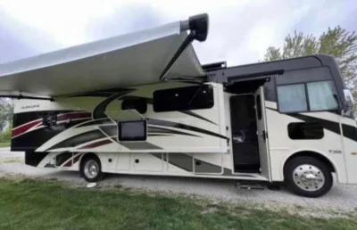 2022 THOR MOTOR COACH HURRICANE photo 3