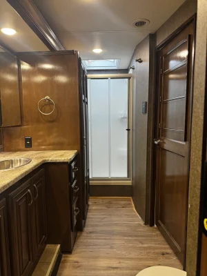 2018 THOR MOTOR COACH CHALLENGER photo 17