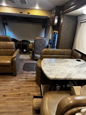 2018 THOR MOTOR COACH CHALLENGER photo 33
