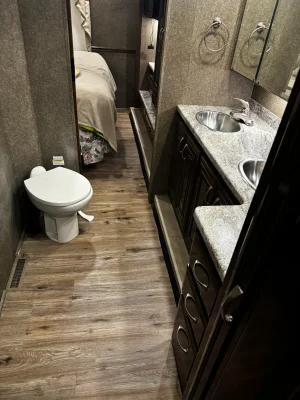 2018 THOR MOTOR COACH CHALLENGER photo 29