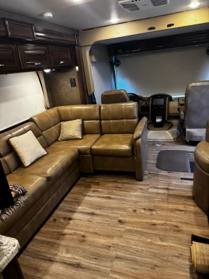 2018 THOR MOTOR COACH CHALLENGER photo 32