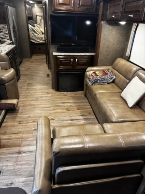2018 THOR MOTOR COACH CHALLENGER photo 25