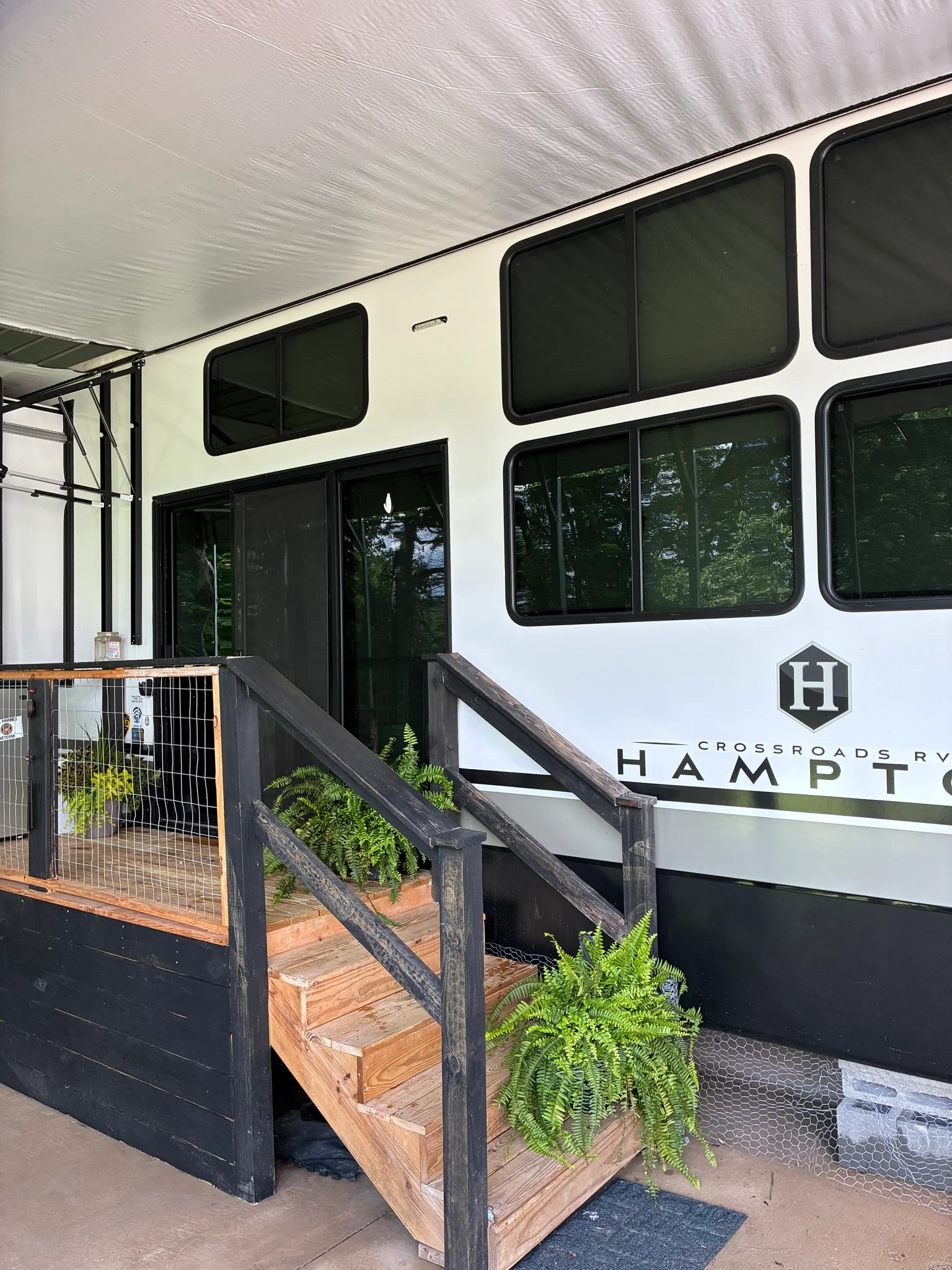 2025 CROSSROADS HAMPTON exterior
