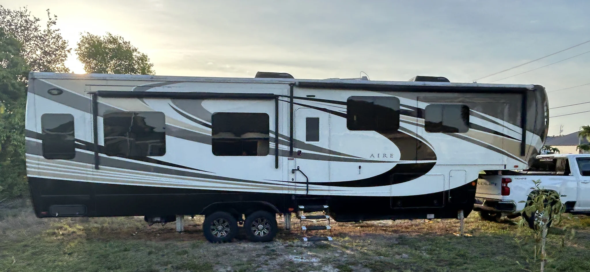 2017 DRV MOBILE SUITES AIRE exterior