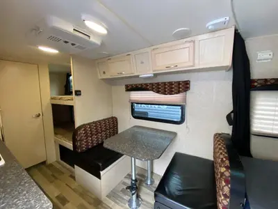2017 Winnebago Micro Minnie photo 9