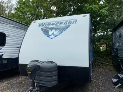 Used 2017 Winnebago Micro Minnie 1700BH
