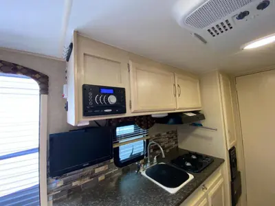 2017 Winnebago Micro Minnie photo 13