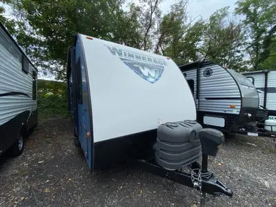 2017 Winnebago Micro Minnie photo 3